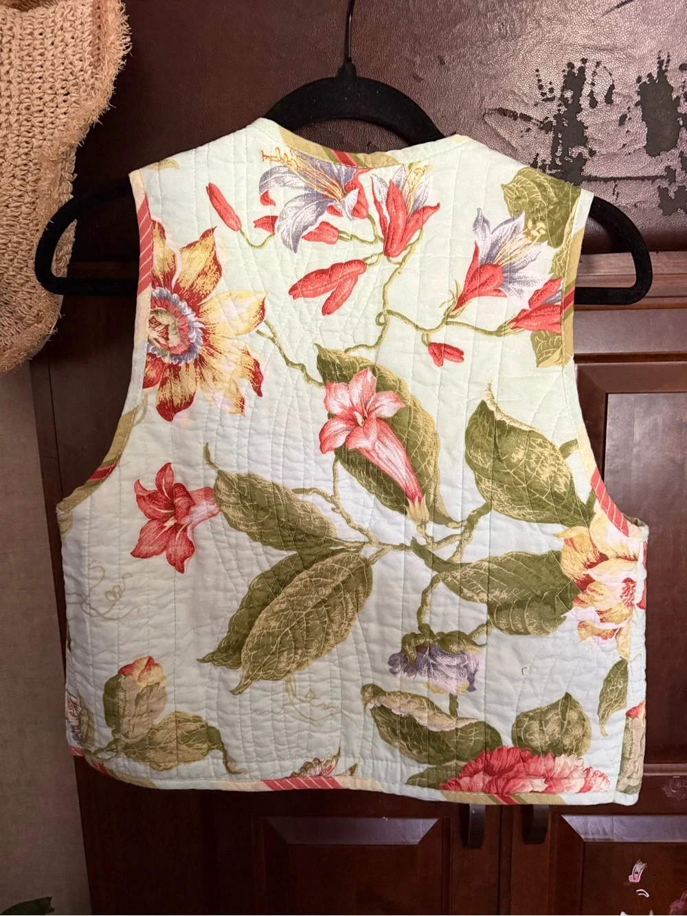 Quilted Floral Tie-Front Vest in Coral & Olive - Picture 2 of 4